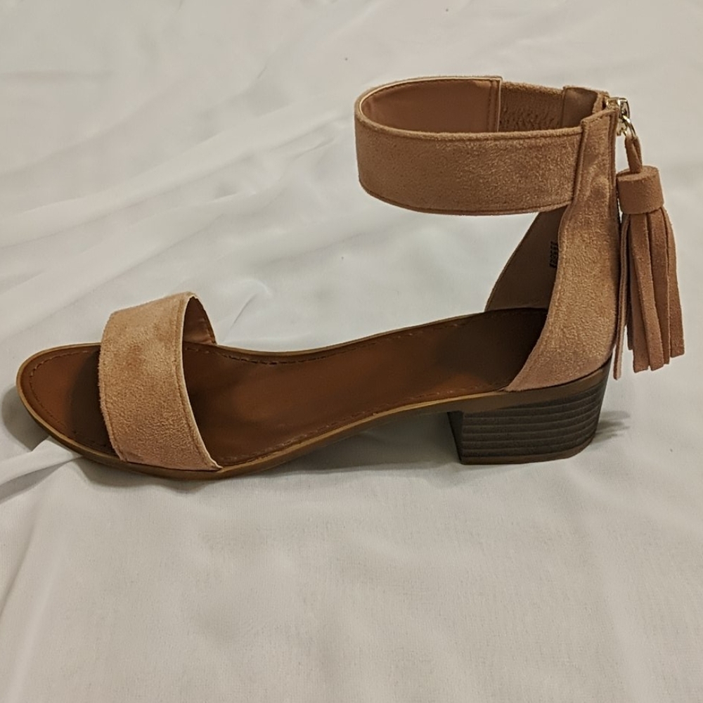 Shoes - Picture 3 of 7